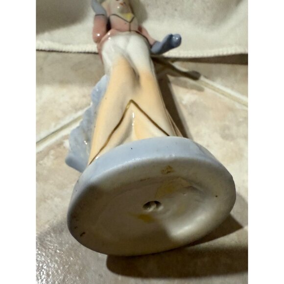 Vintage Ceramic Victorian Lady Figurine With Hat & Gloves - Picture 10 of 10